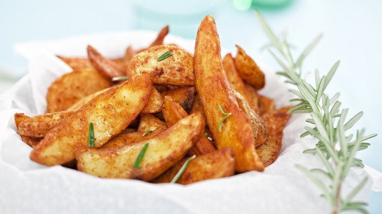 Seasoned potato wedges with rosemary