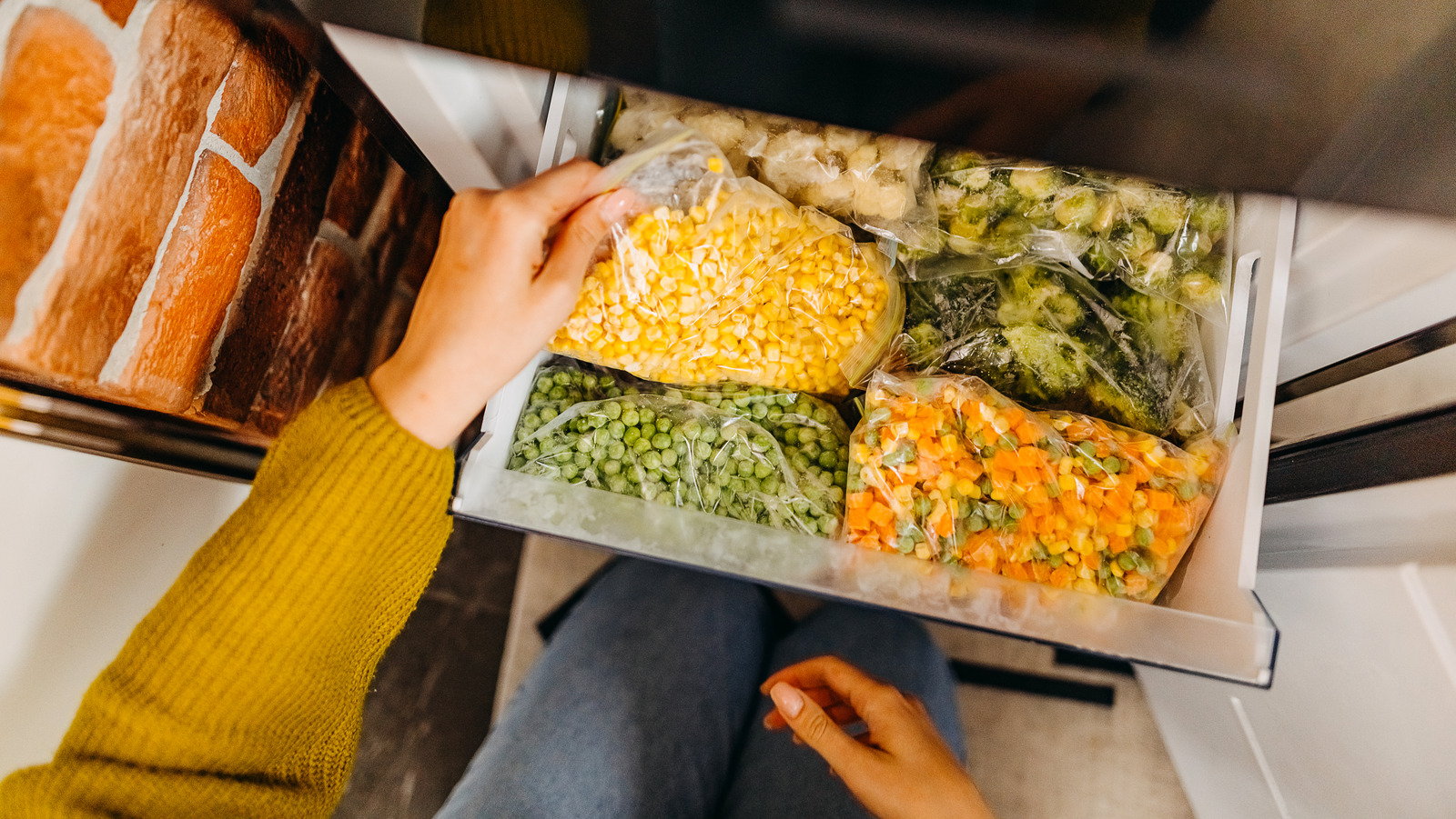 How To Properly Freeze Corn After It's Off The Cob