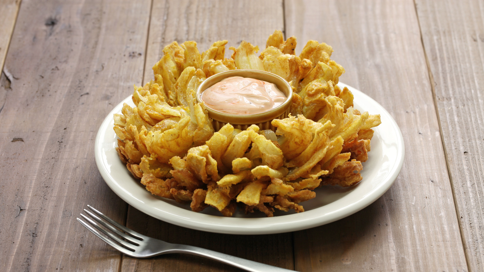 How to Make a Bloomin' Onion - A Beautiful Mess