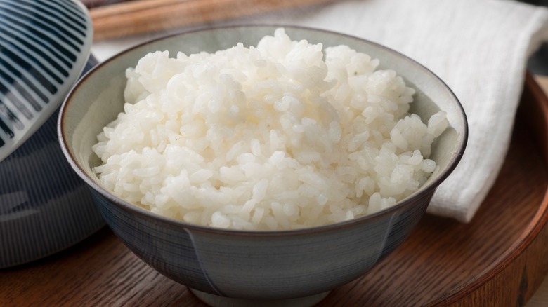 https://www.thedailymeal.com/img/gallery/how-to-reheat-frozen-rice-to-get-a-fluffy-finish-each-time/intro-1687315683.jpg