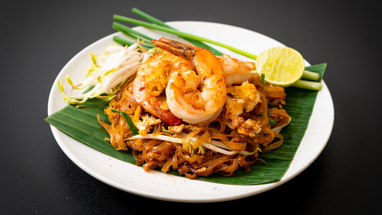 Shrimp pad thai