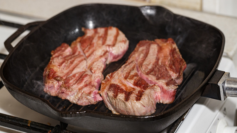 prime rib in a skillet on a stove