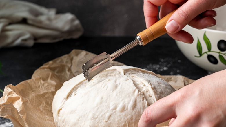 Scoring bread