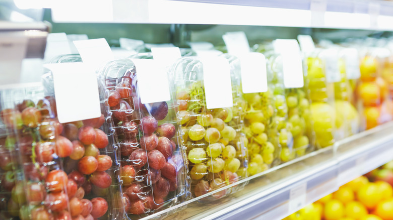 grapes isolated