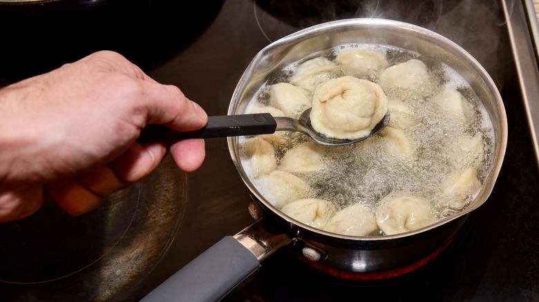 Tortellini in simmering water