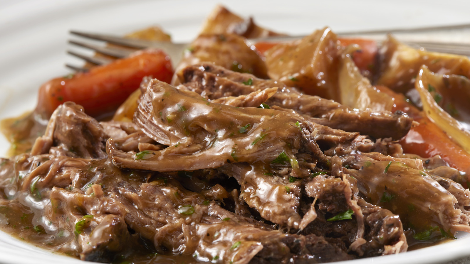 https://www.thedailymeal.com/img/gallery/how-to-tell-when-your-braised-meat-is-actually-done/l-intro-1693384485.jpg