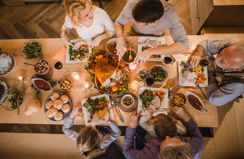 What's proper table etiquette at Thanksgiving?