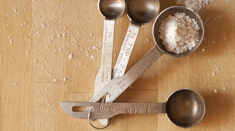 assorted measuring spoons