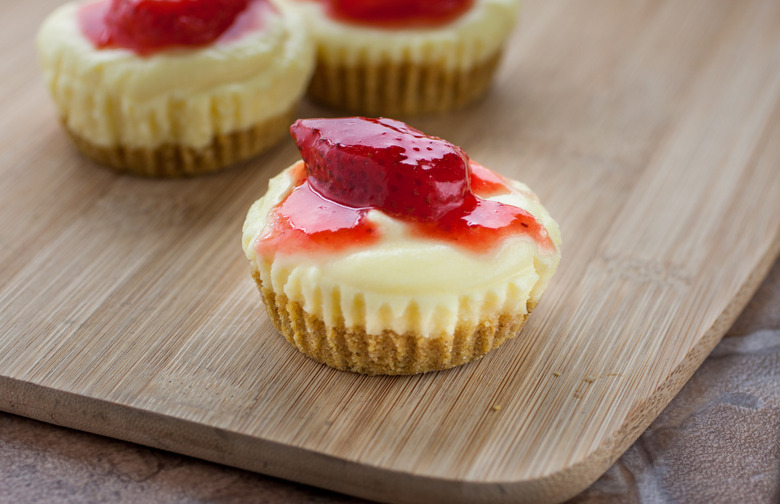 Mini No-Bake Strawberry Cheesecakes