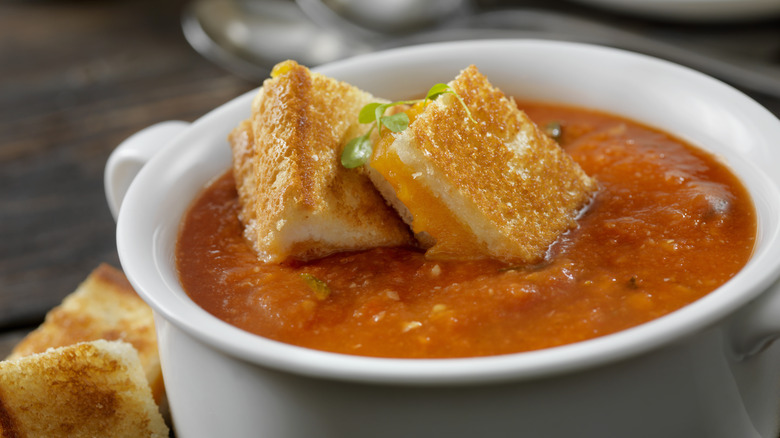 Tomato sauce with cheese croutons