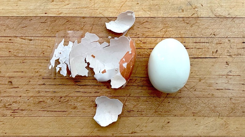 Tape peeled hard-boiled egg 