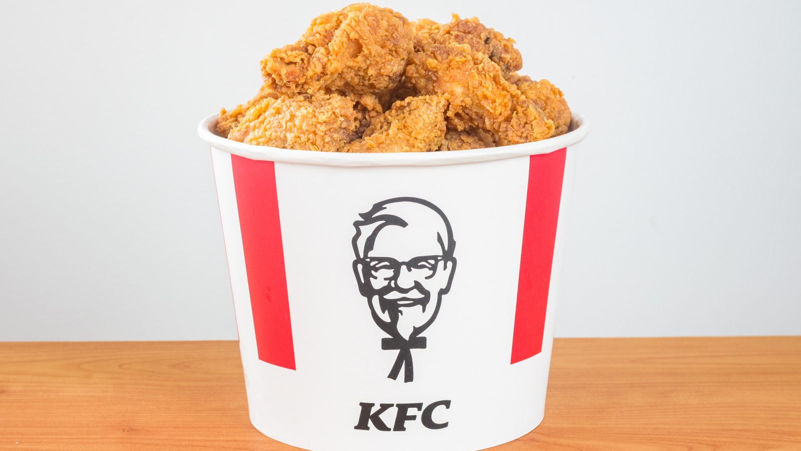 How Wendy\'s Founder Bucket KFC\'s Iconic Helped Chicken Create