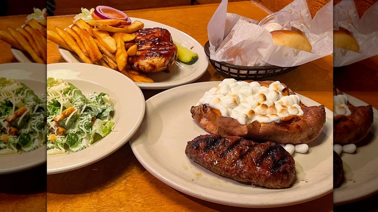spread of Texas Roadhouse entrees 