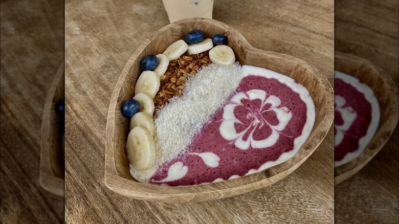 heart-shaped Açaí bowl