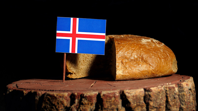 Icelandic bread on a plate with Iceland's flag