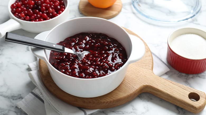 cranberry sauce in bowl