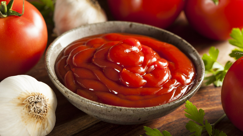 ketchup in bowl