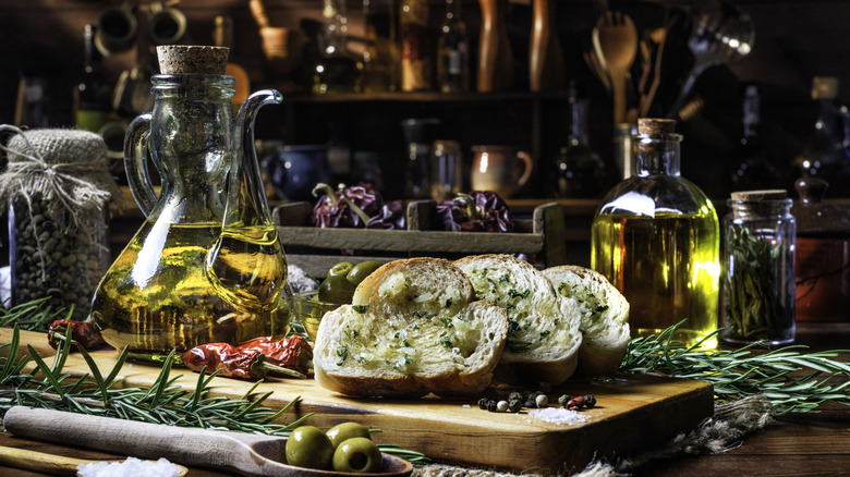 Garlic bread with oil