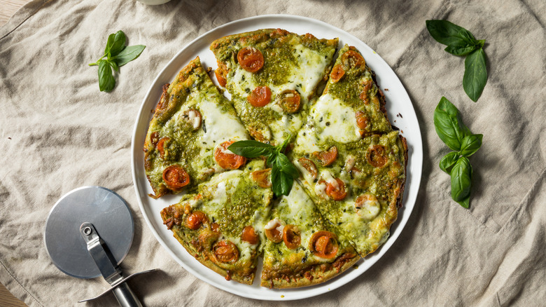 Pizza with pesto and tomatoes