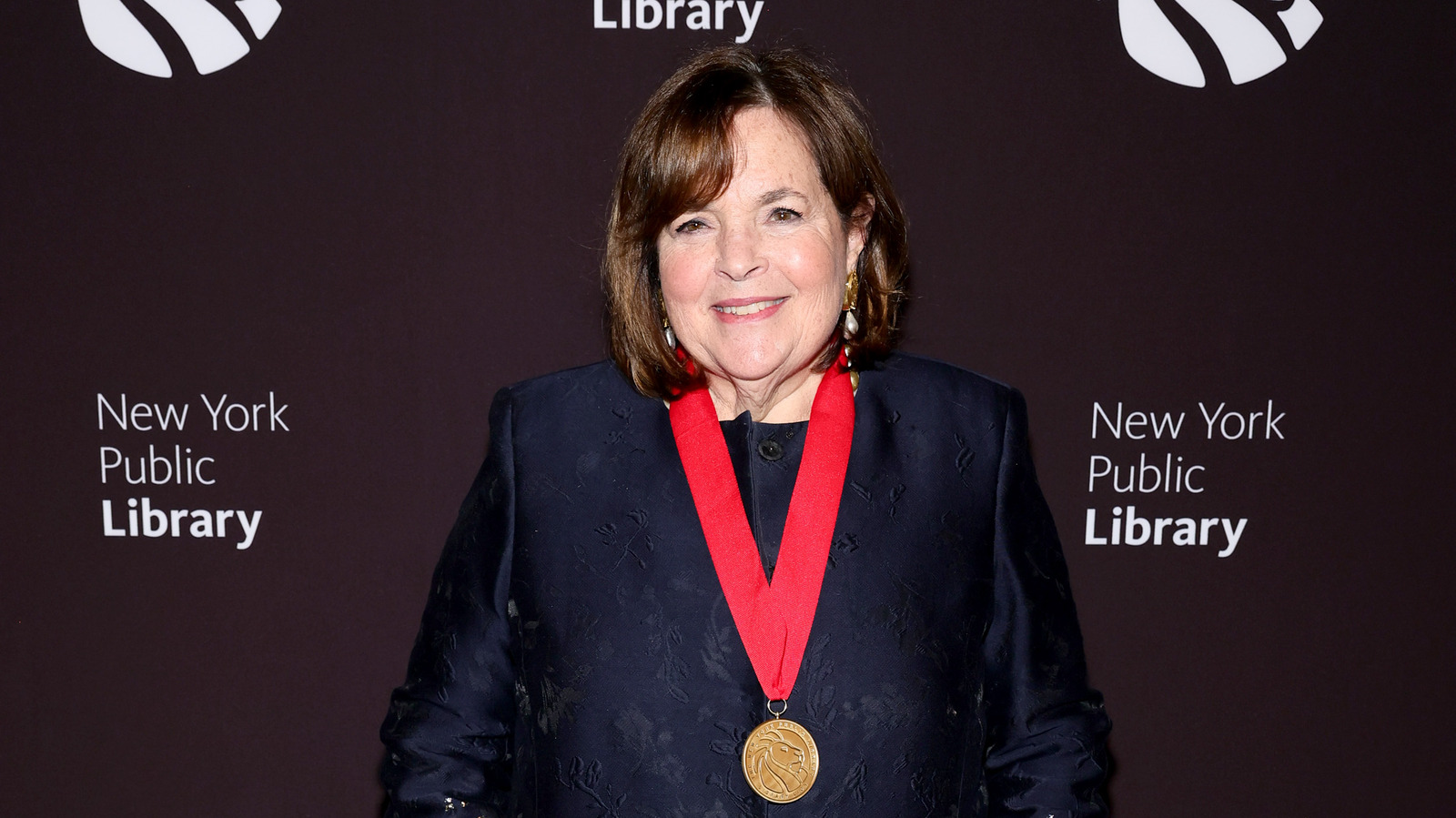 Ina Garten's Pro-tip For Low-effort Cake Decorating