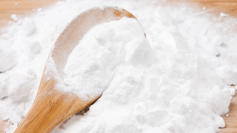 Baking soda on a wooden spoon