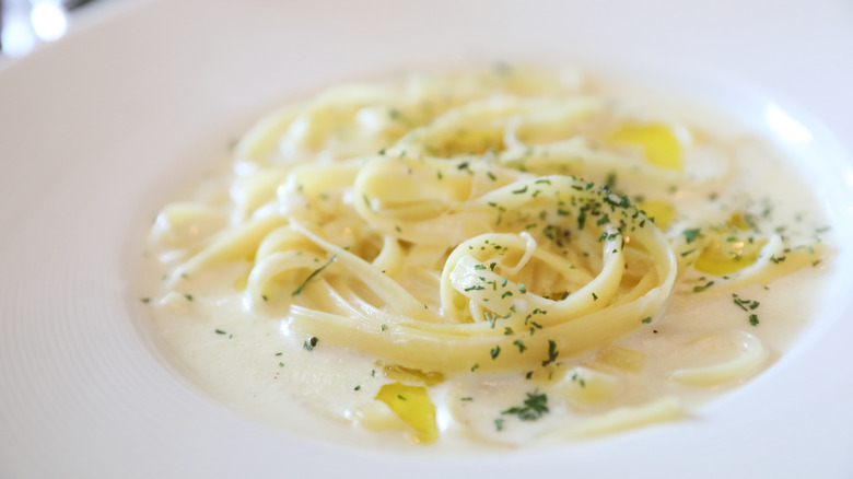 Alfredo with herbs and oil