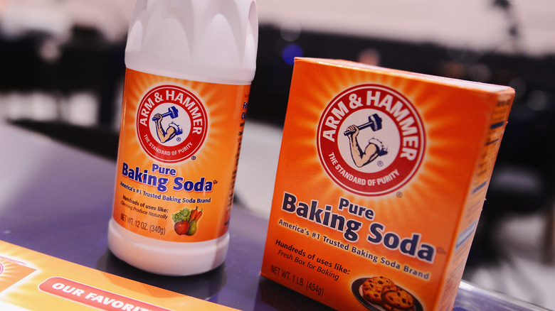 baking soda box and container