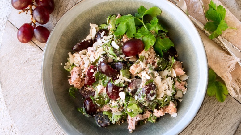 Tuna salad with red grapes