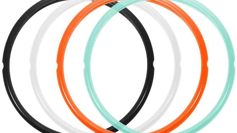 Silicone rings in 4 colors