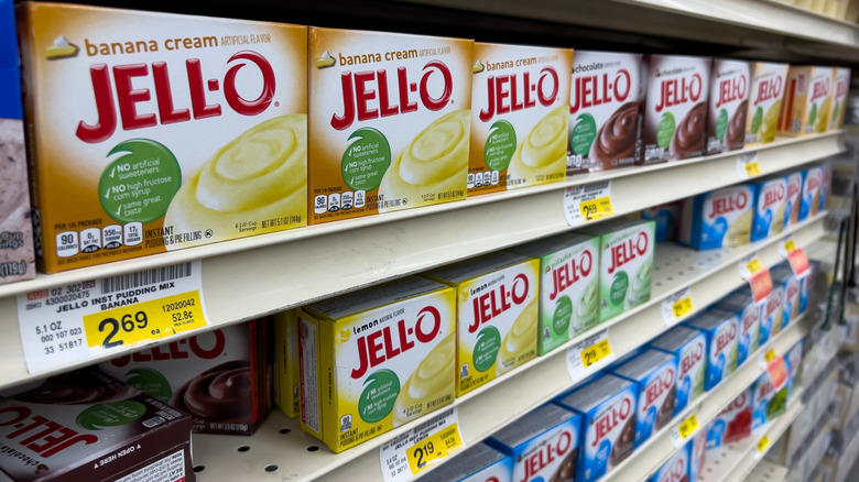 jello instant pudding mix on store shelf