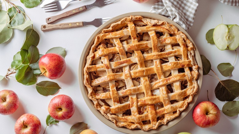 apple pie with lattice crust