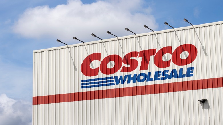 exterior Costco buiding