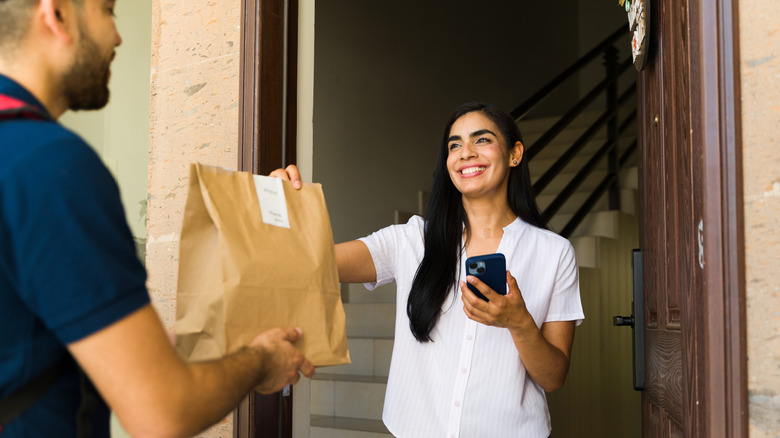 woman recieveing a delivery order