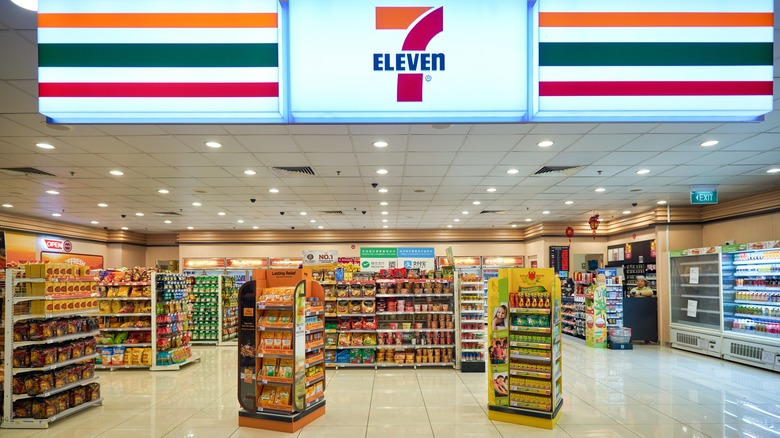 7-Eleven interior