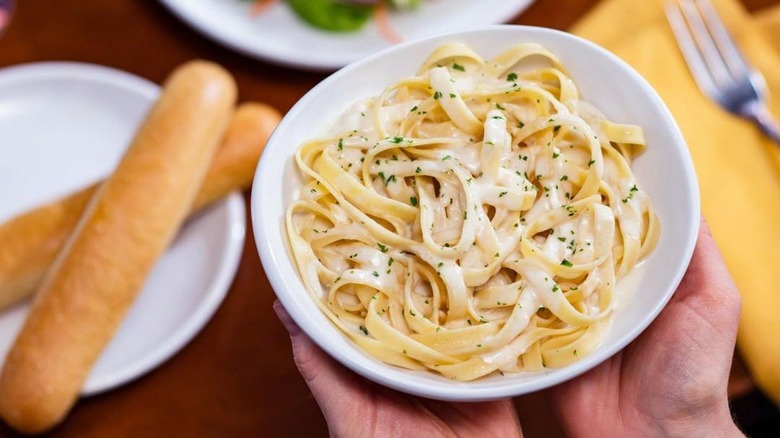 Olive Garden fettuccine alfredo