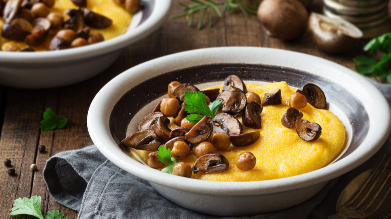 Polenta with mushrooms and chickpeas