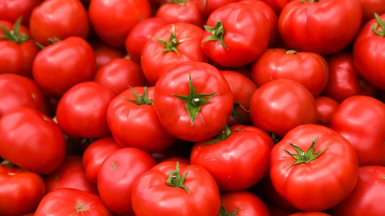 Pile of whole ripe tomatoes