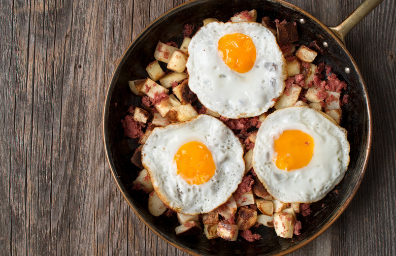 Italian Sausage, Peppers, and Eggs Skillet