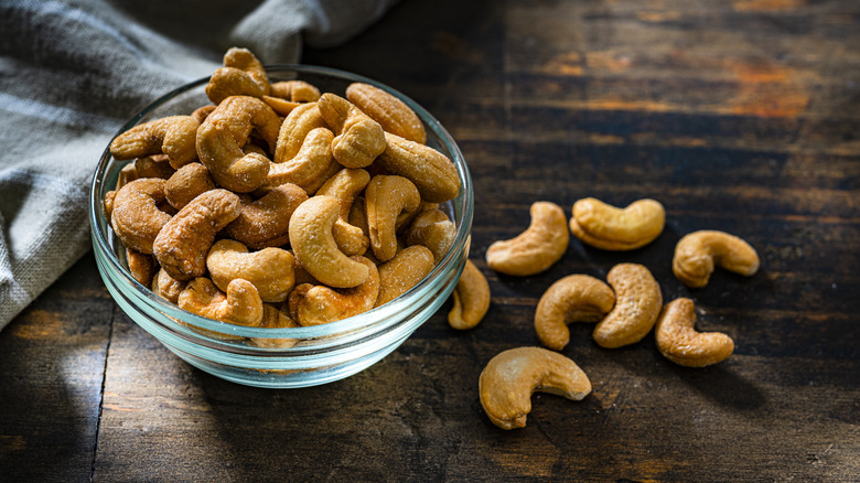 bowl of cashews