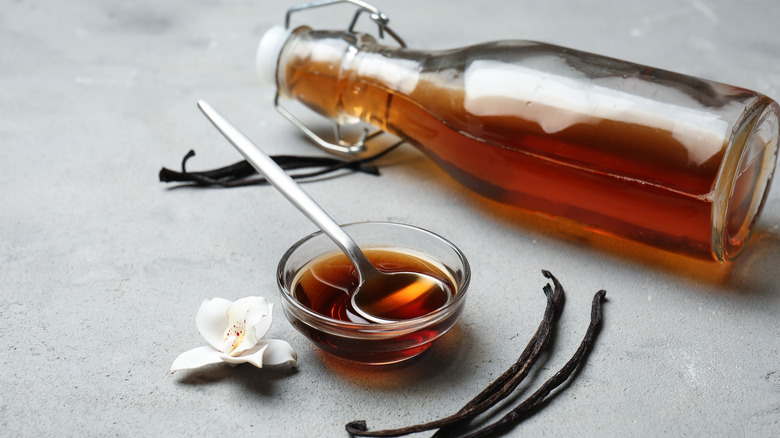 Vanilla extract in bottle and bowl