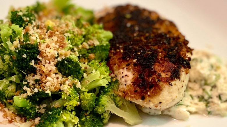 Close-up of everything bagel seasoning crusted chicken 