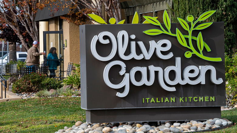 Olive garden signage