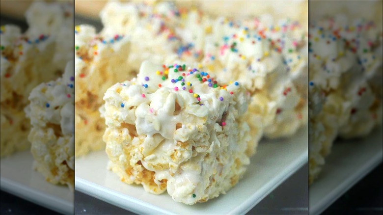 Marshmallow popcorn dessert squares 