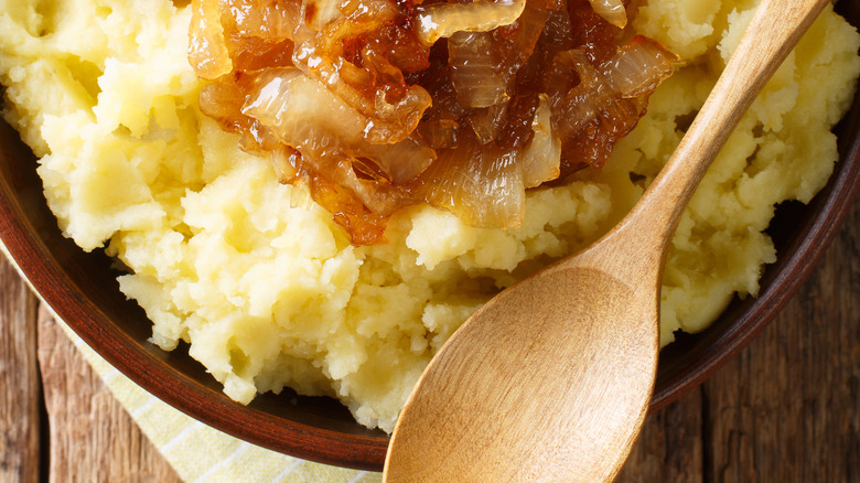 Mashed potatoes with caramelized onions