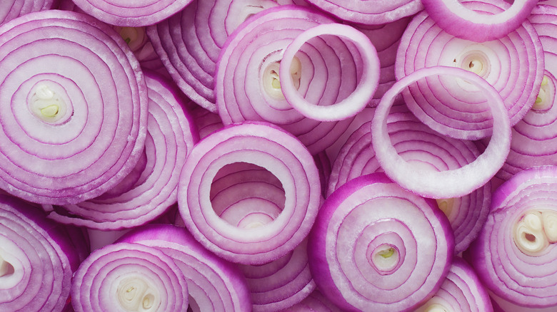 red onions sliced into rings