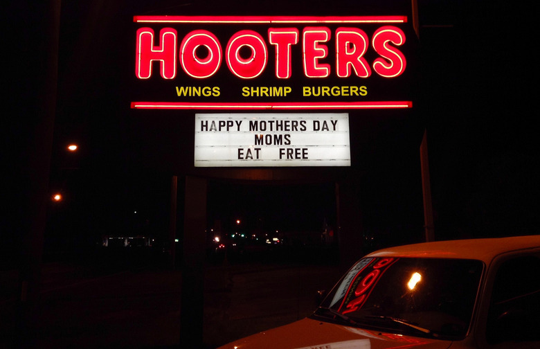 Hooters