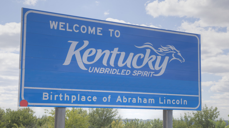 road sign welcoming drivers to Kentucky