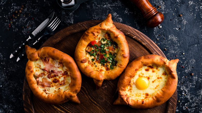 Khachapuri varieties