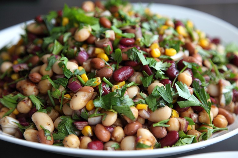 A quick and easy legume-based, Lebanese salad that is often served as a mezze dish.