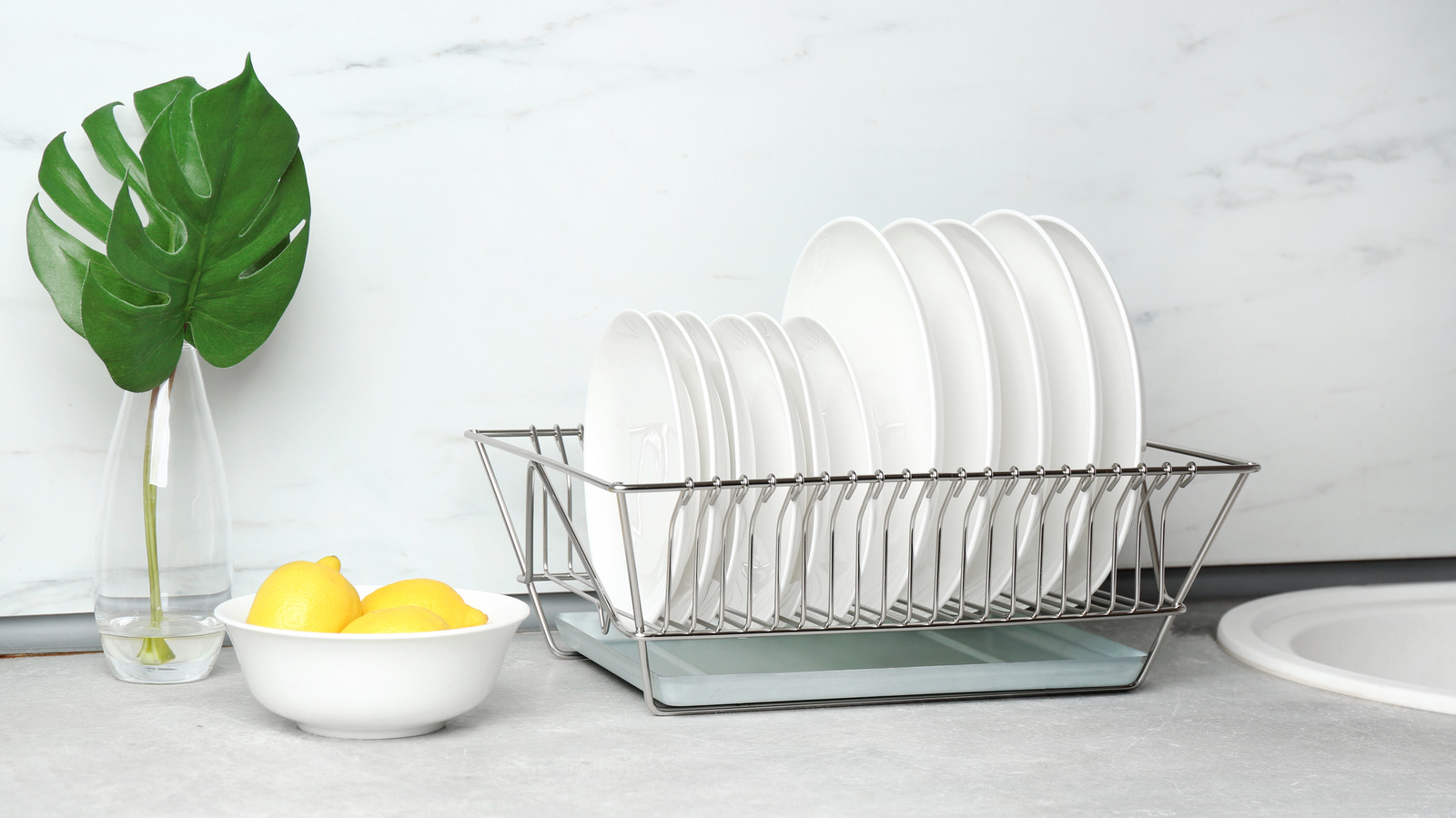 https://www.thedailymeal.com/img/gallery/kitchen-tools-you-can-use-for-a-makeshift-dish-drying-rack/l-intro-1672501456.jpg